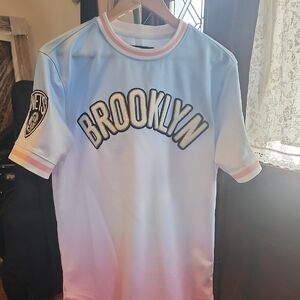 Pro Standard NBA Brooklyn Nets Men's Pink/White/Blue Ombré Jersey Shirt. Size M